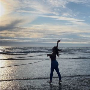 HELLO!!! Plz go follow my new account.